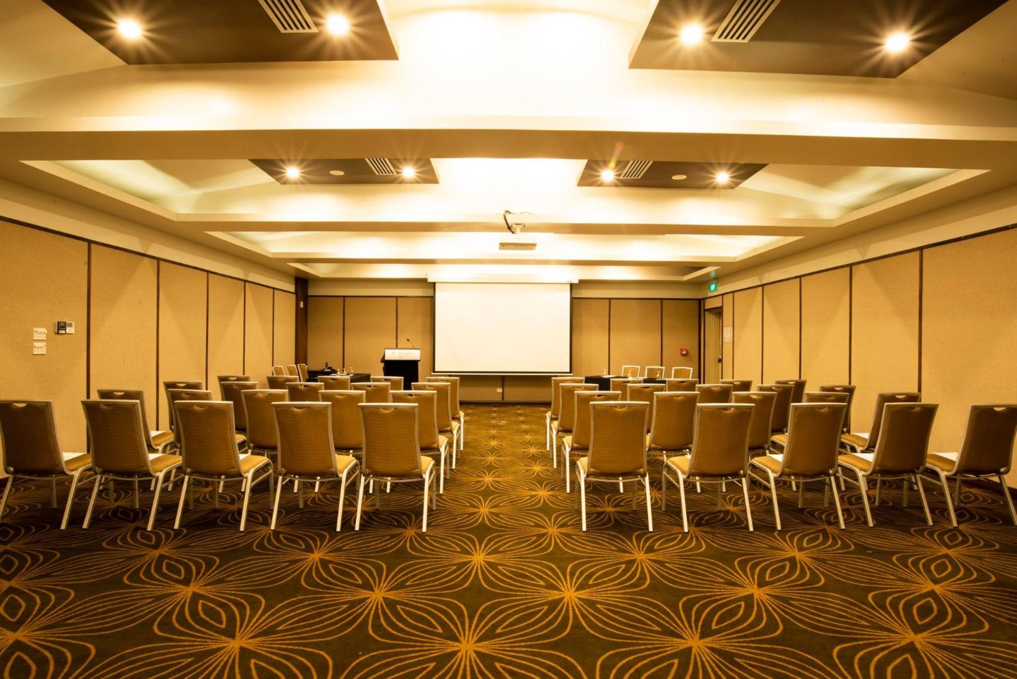 Holiday Inn Suva By Ihg Экстерьер фото